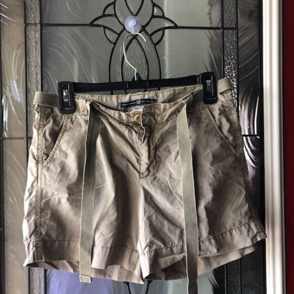GAP Shorts - Picture 3 of 4